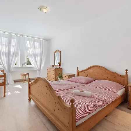 Vila Gala Ubytovani Apartmany V Secesni Vile Soukrome Parkovani U Domu Zdarma Ceska Lipa Exterior photo