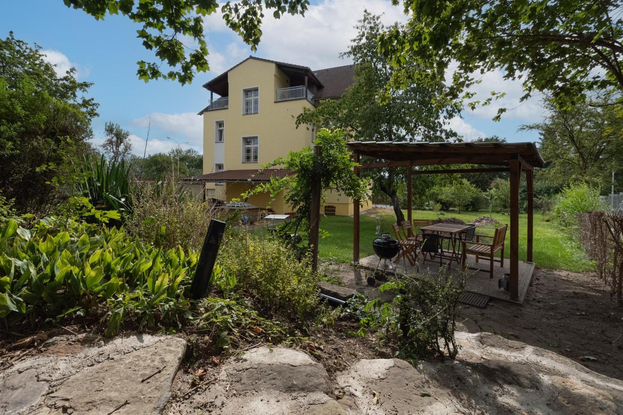 Gala V Secesni Soukrome Parkovani U Domu Zdarma Apartment