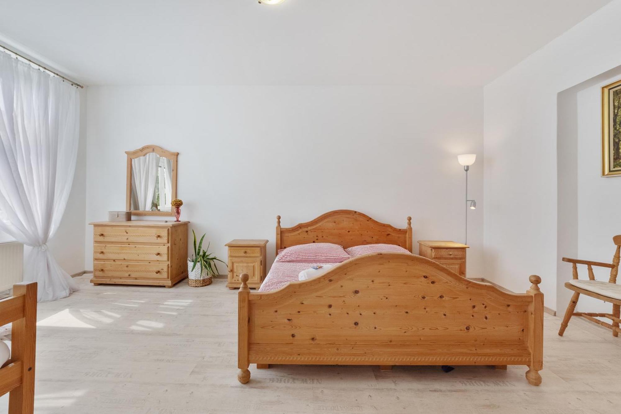 Gala V Secesni Soukrome Parkovani U Domu Zdarma Apartment Ceska Lipa